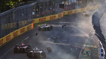 Video-terugblik: Totale chaos en vernieling terwijl Verstappen aan de horizon verdwijnt