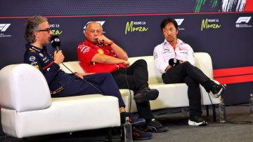 Red Bull laat licht schijnen op mogelijke gridstraf Verstappen