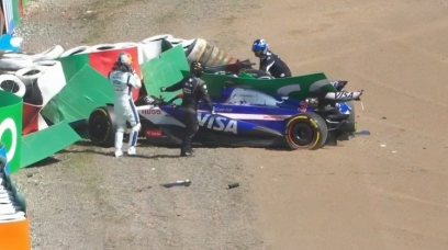 Ricciardo Albon crash screenshot Japan