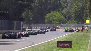 Video: Enorme startcrash in sprintrace F2