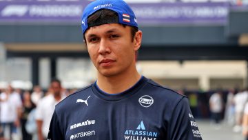 Albon hekelt 'meedogenloze' winterstop: "Maar een weekje vakantie"