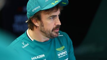 Alonso grapt na daverende verrassing Aston Martin: "Uiteraard door de coureur!"