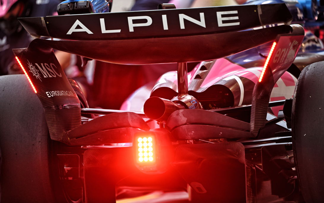 Alpine rear wing