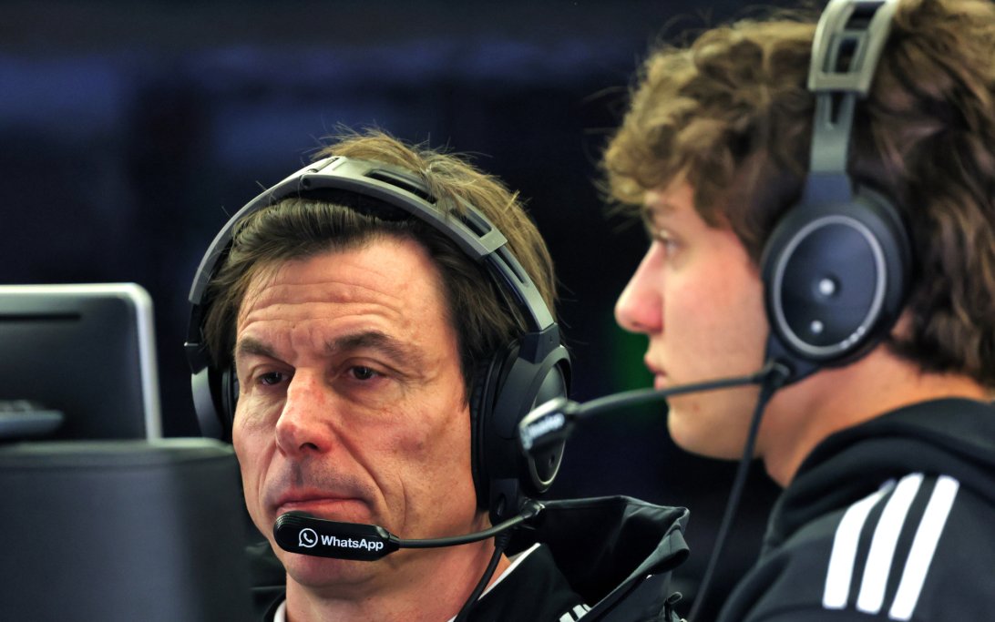 Toto Wolff Defiende Apasionadamente a Kimi Antonelli Tras Complicado Gran Premio de Países Bajos