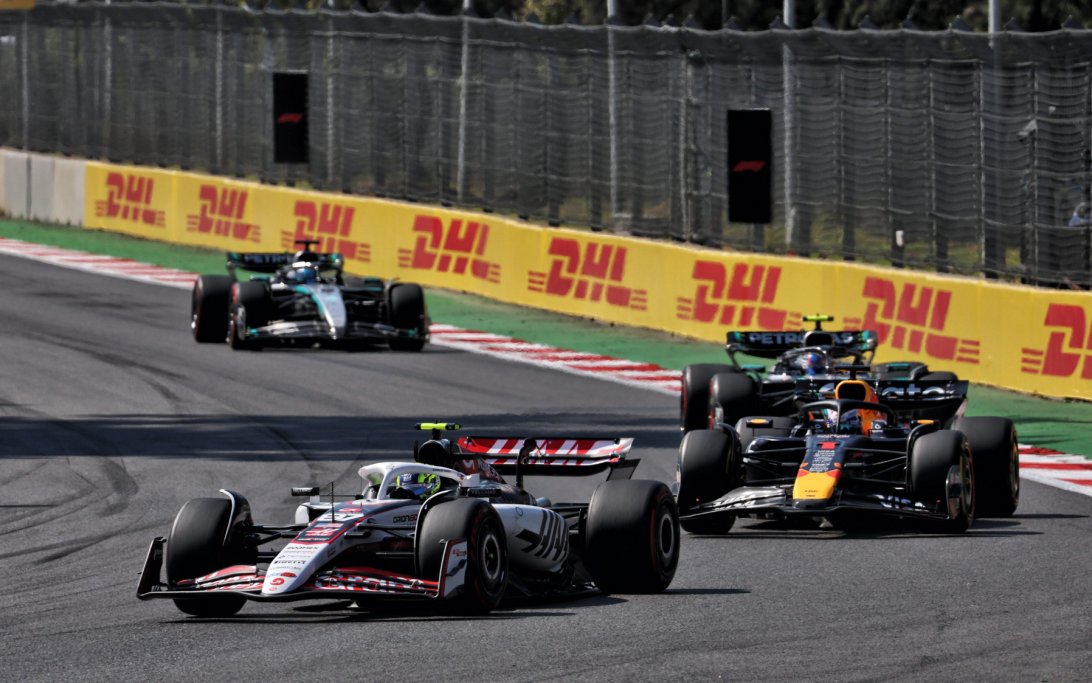 Oliver Bearman admite que "se moría de miedo" en su intensa batalla rueda a rueda con Max Verstappen