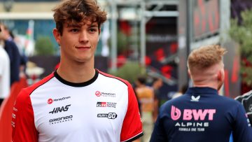 Bearman staat perplex van Verstappen: "Beste coureur die we ooit hebben gezien!"