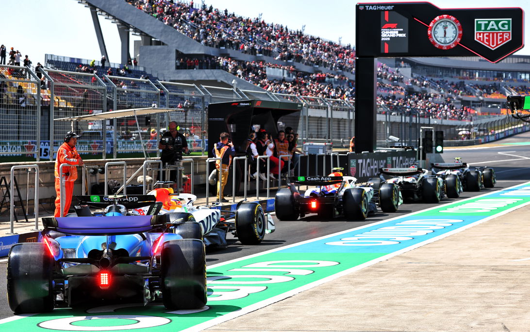 China F1 pit lane