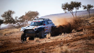 MINI doorbreekt Dakar-hegemonie Toyota met snaarstrakke zege