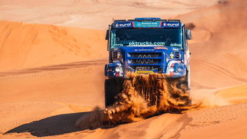 Prachtig rood-wit-blauw tintje aan Dakar-truckerspodium