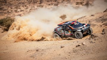 Toyota takes advantage as Dacia's last Dakar hope dashed