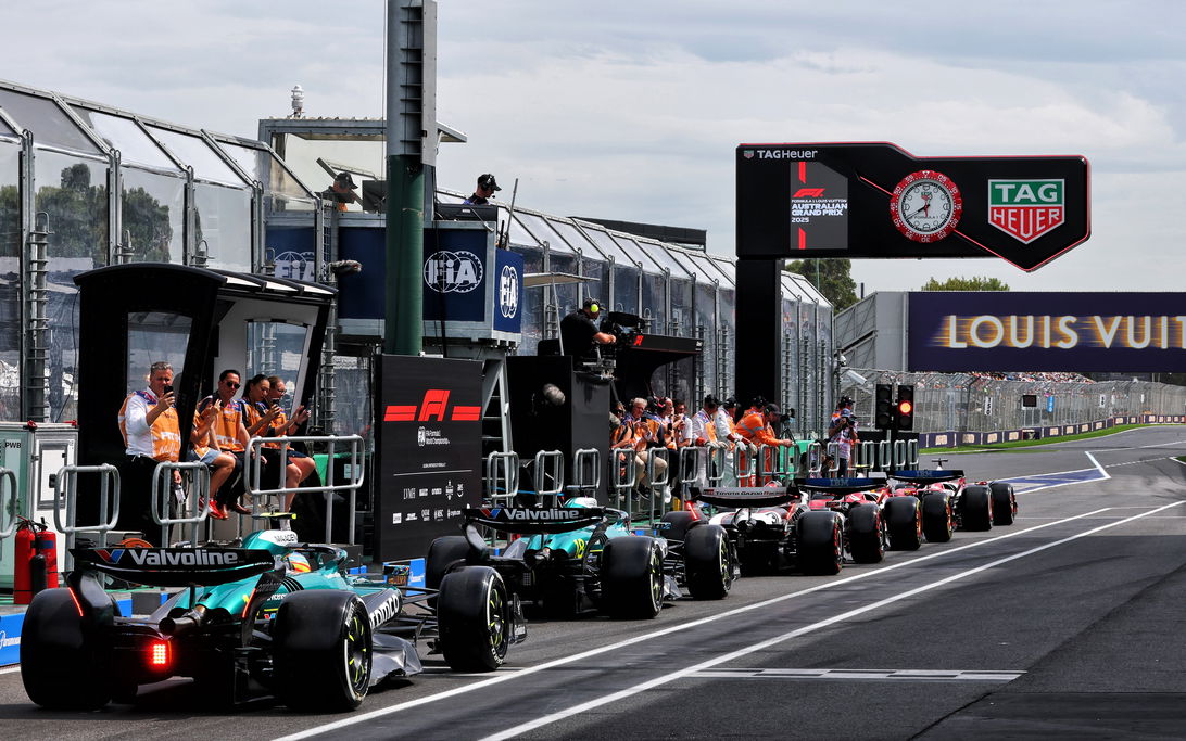 F1 Australia pit lane