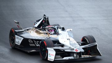 Mitch Evans swims through Berlin pool to secure Formula E pole