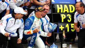 Hadjar presenteert speciale helm met ludieke verwijzing voor Dutch GP