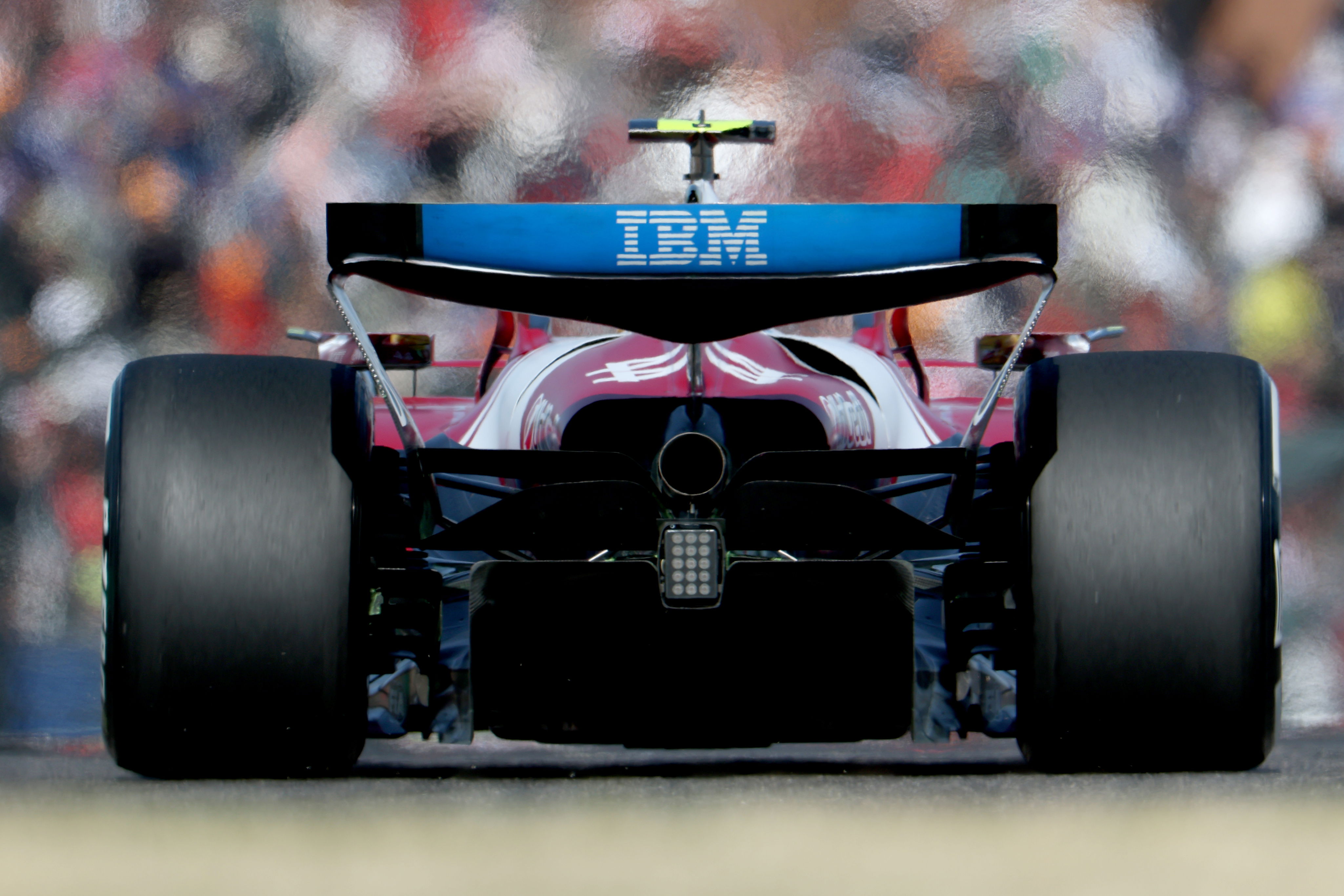 Hamilton FP2 Japan rear wing