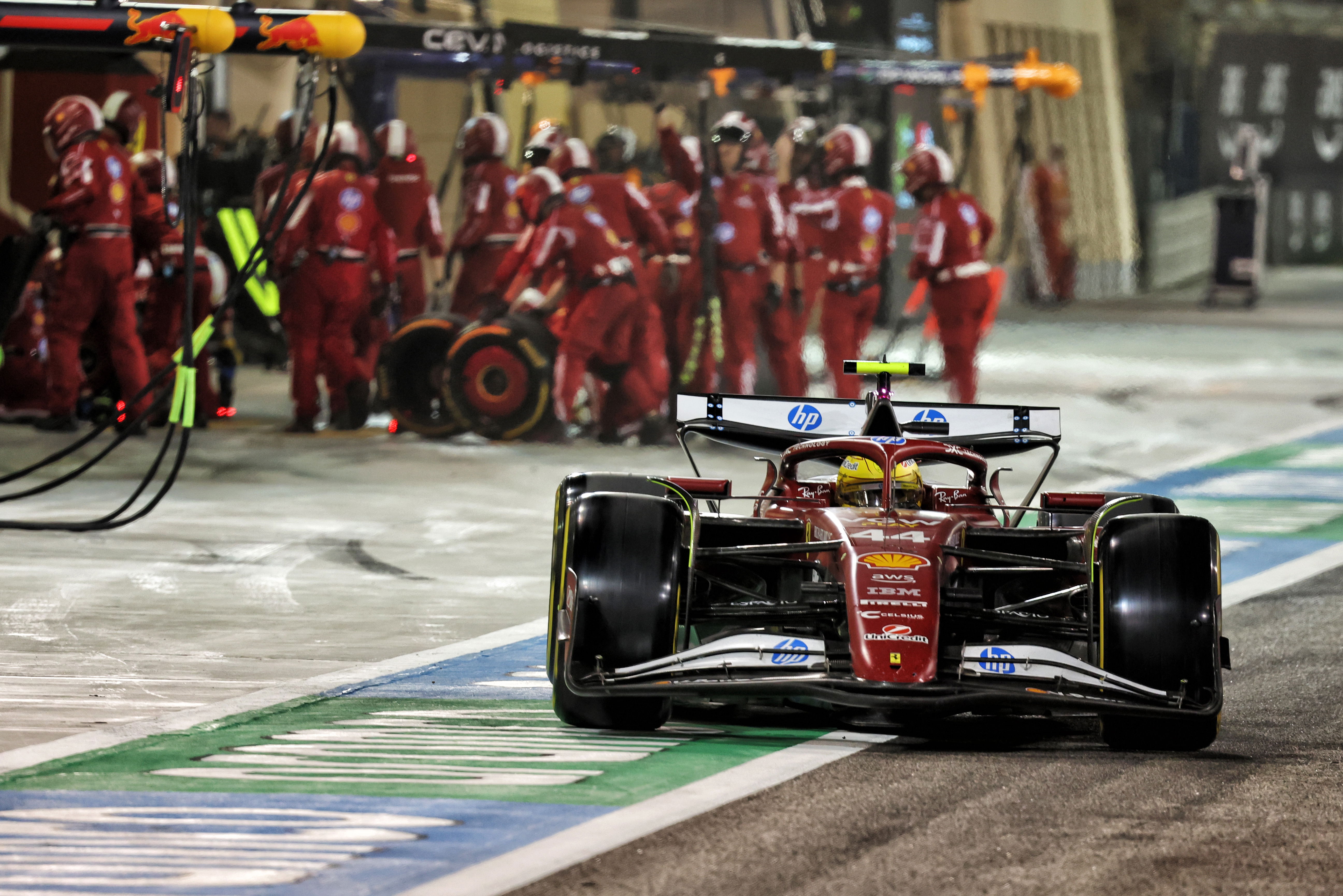 Hamilton Bahrain pitstop