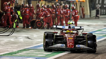 Hamilton heeft nog geen grip op Ferrari-probleem: "Het voelt ontzettend buitenaards"