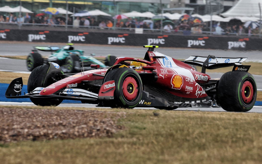Hamilton race Silverstone wet