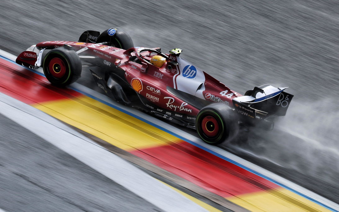 Hamilton race Belgium wet