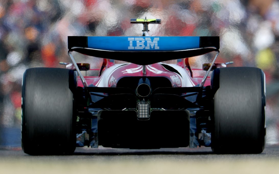 Hamilton FP2 Japan rear wing