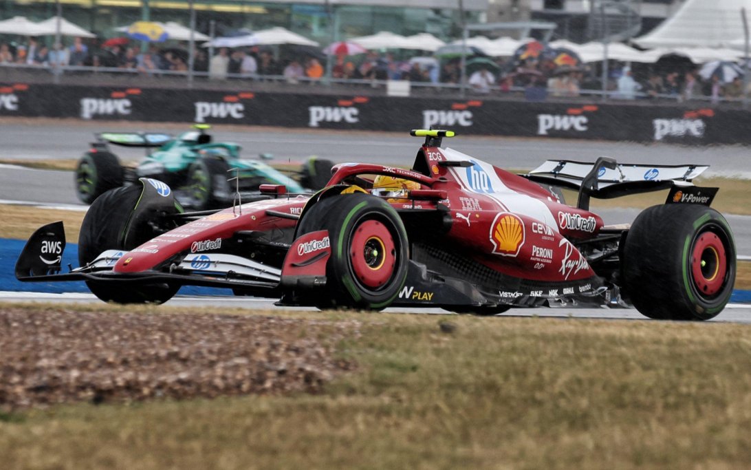 Hamilton race Silverstone wet