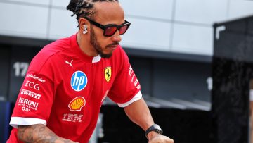 Lewis Hamilton urged to make shock call to stop 'cheating himself'