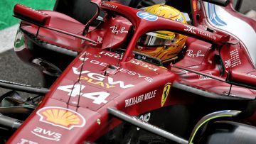 Hamilton maakt Ferrari-balans op: "Ik rijd niet zo verschrikkelijk, maar..."