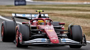 Hamilton daagt Ferrari uit: "Ik weiger om in hetzelfde schuitje te belanden"