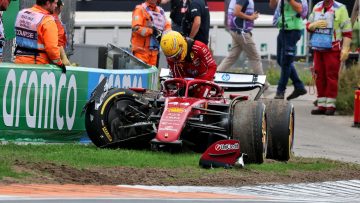 Hamilton verklaart knullige crash op Zandvoort