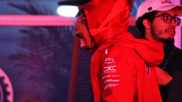 Hamilton schept duidelijkheid over 'reactie' op flinke kritiek Ferrari-president