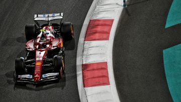 Verslagen Hamilton incasseert nieuwe dreun in Abu Dhabi