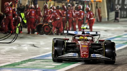 Hamilton Bahrain pitstop