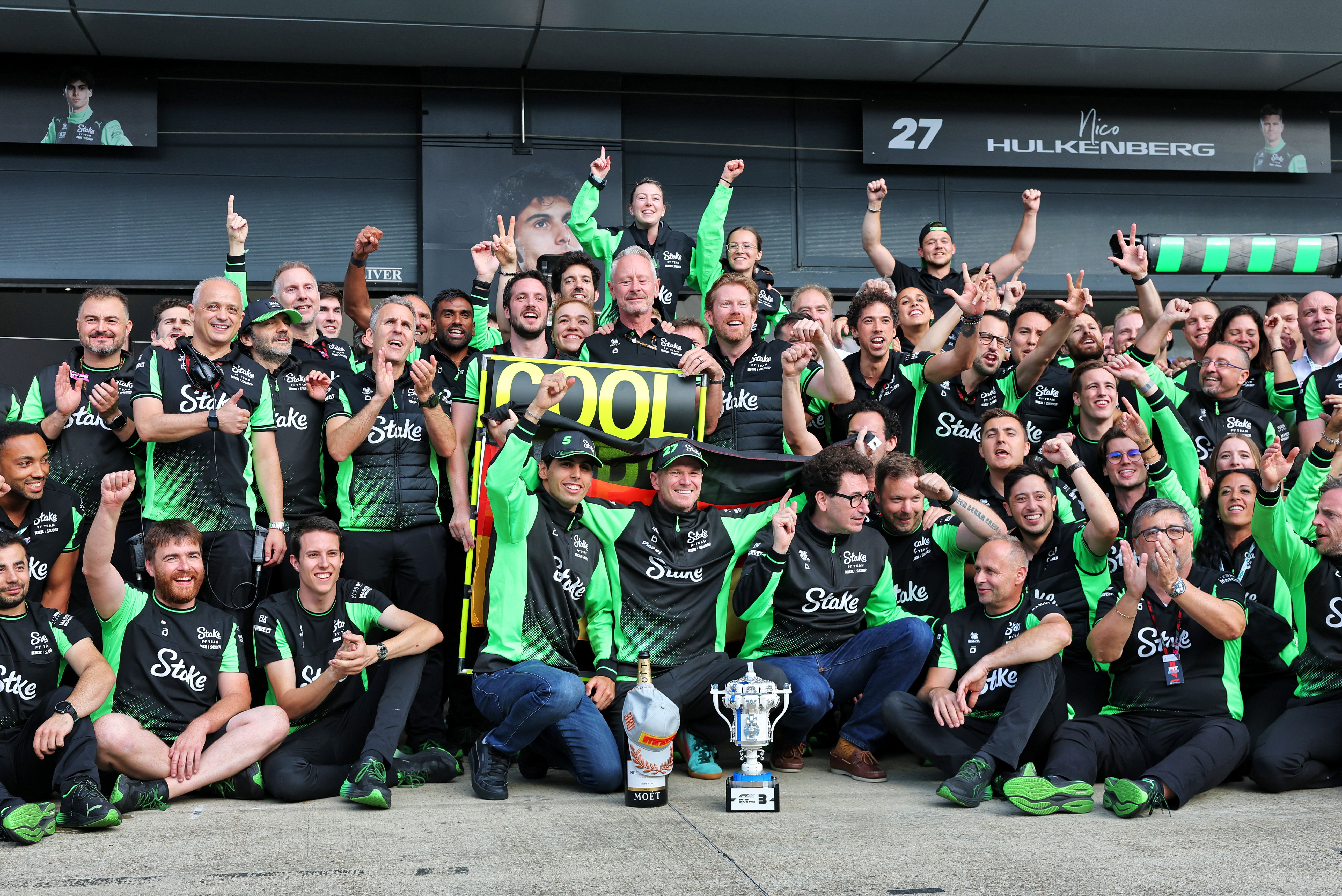 Hulkenberg P3 Silverstone group photo