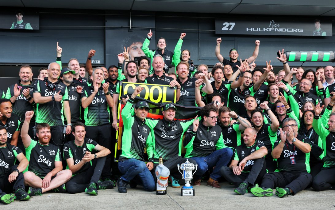Hulkenberg P3 Silverstone group photo