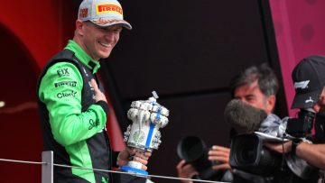 Piastri dolt Hulkenberg om opvallende trofee: "Hoe voelt dat nou?"