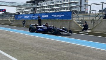 Sainz handed honour of taking all-new Williams F1 car for first spin