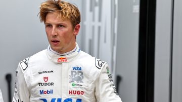 Lawson geschokt na spin Verstappen: "Heb ik hem nog nooit zien doen"