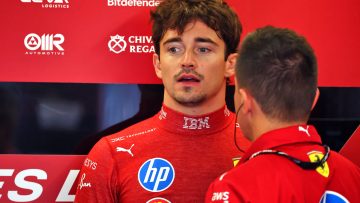 Leclerc reageert op moment met schuldbewuste Hamilton