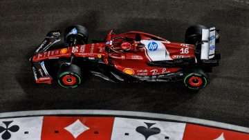 Leclerc verbijsterd door problemen Ferrari: "We worstelen als een gek!"