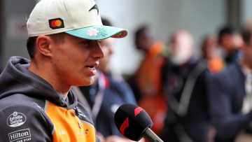 Norris houdt hoofd koel in spannende titelstrijd: "Ik glimlachte en ging weer door"