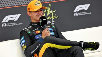 Norris krijgt lachers op zijn hand: "Shit, we hebben dinsdag een test!"