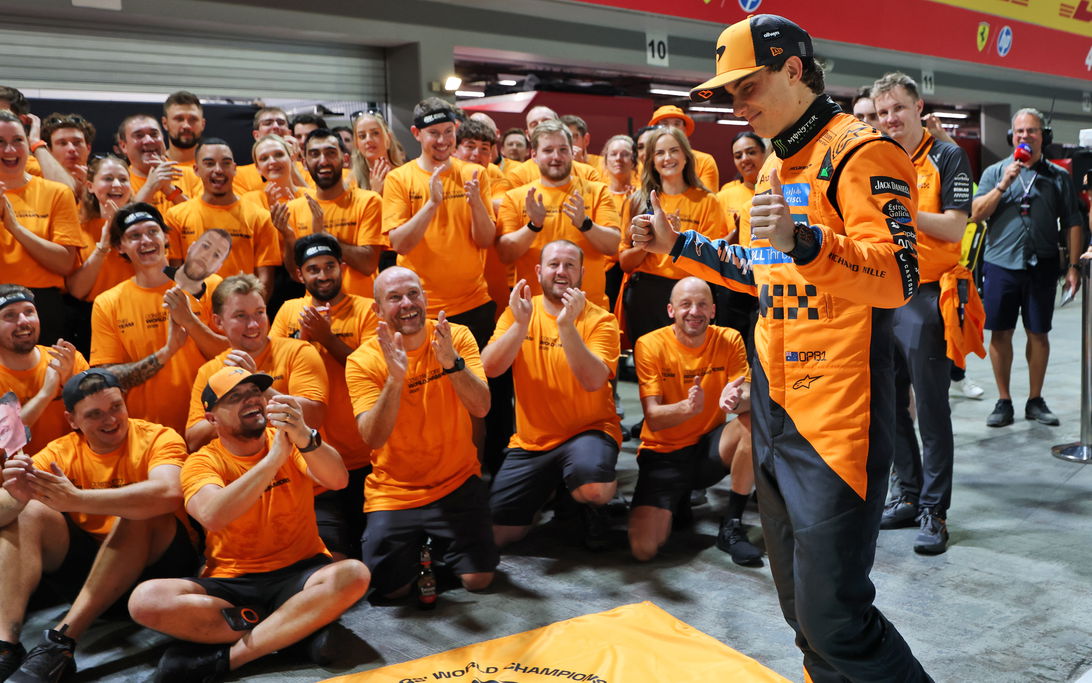 Piastri Celebration Mc Laren Singapore