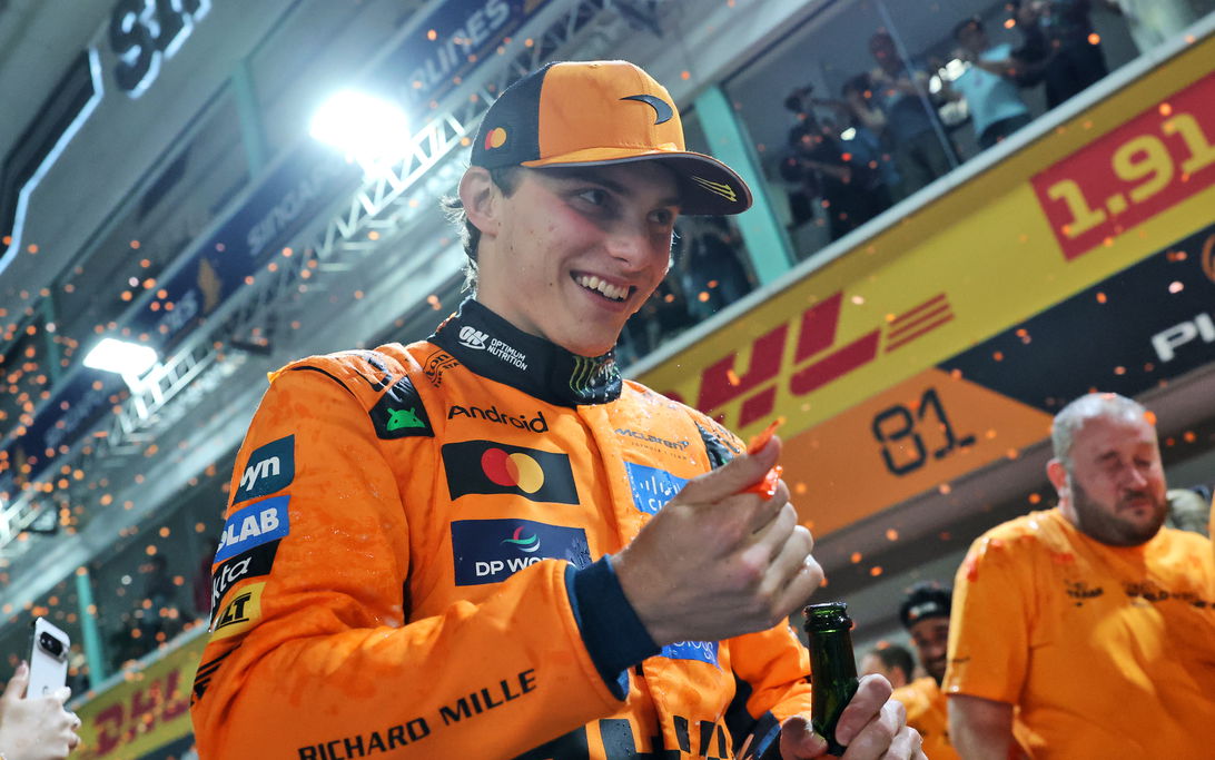 Piastri celebrates Singapore