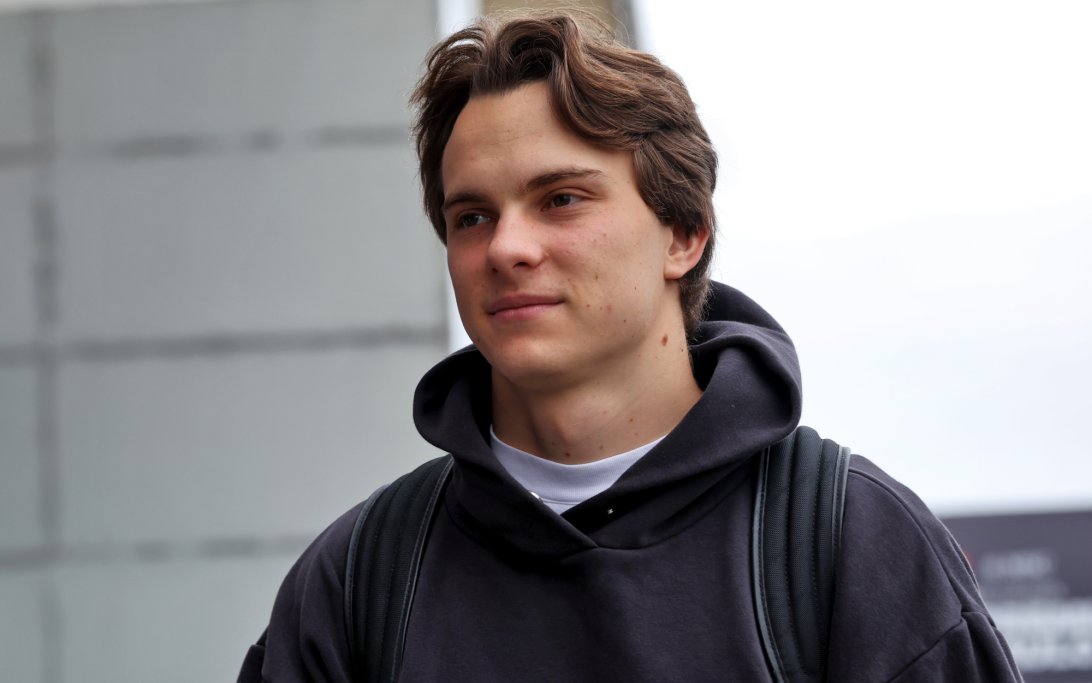 Piastri Dismisses McLaren 'Sabotage' Claims Amidst Performance Struggles