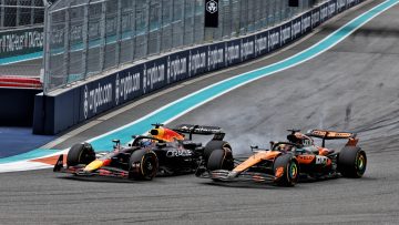 Button stipt groot voordeel Piastri aan in gevecht met Verstappen