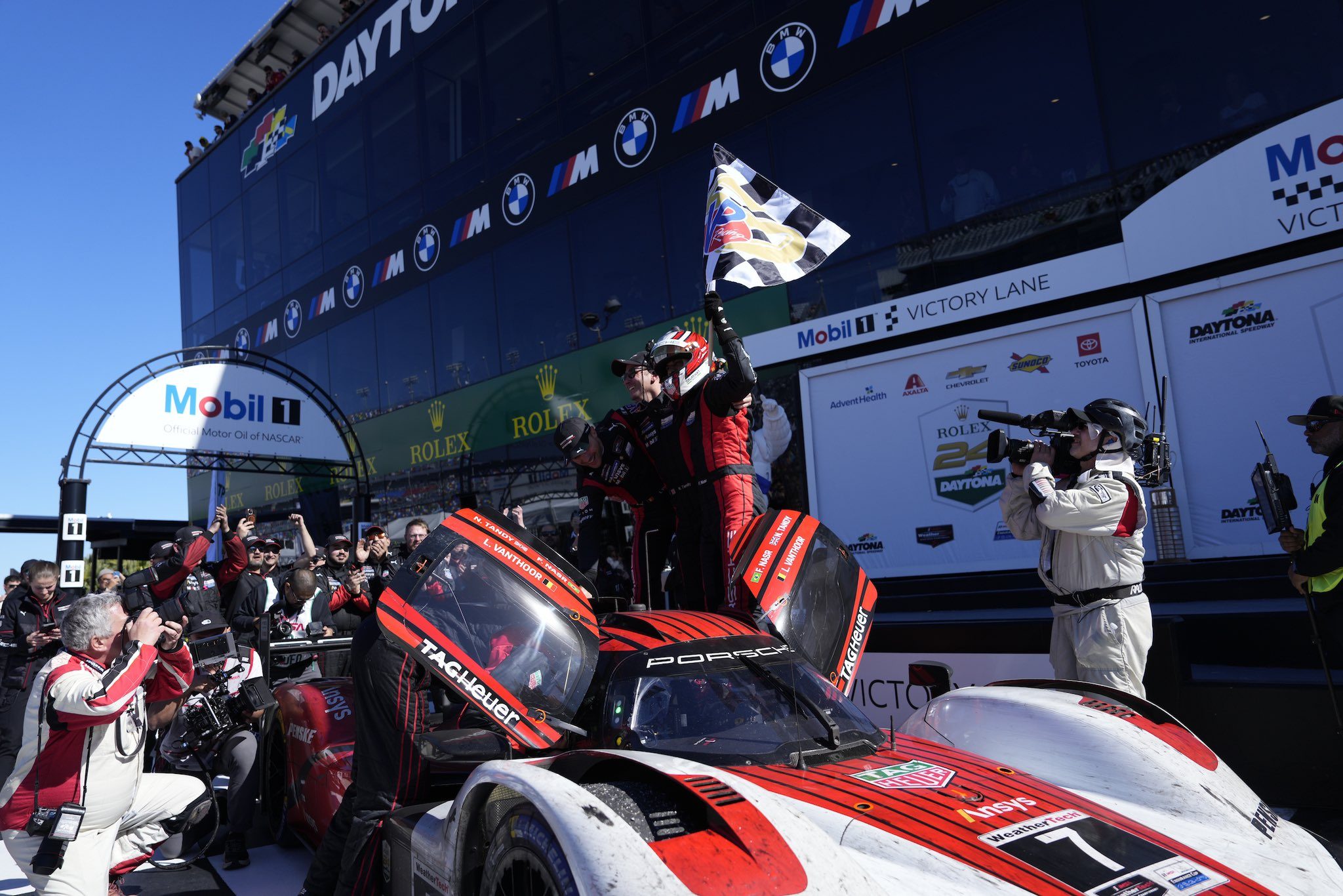 Porsche win Daytona