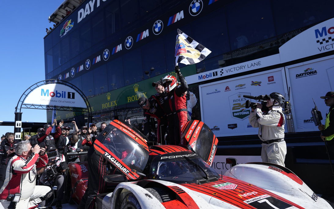 Porsche win Daytona