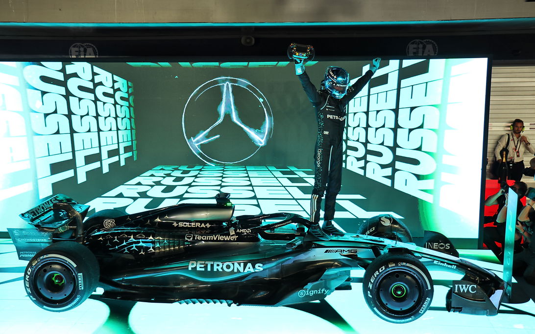 Russell win Singapore