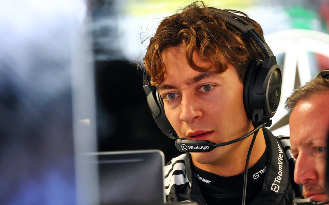 George Russell, 'Afectado' por Charlas con Verstappen en Mercedes Ante Retraso Contractual