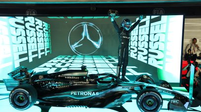 Russell win Singapore