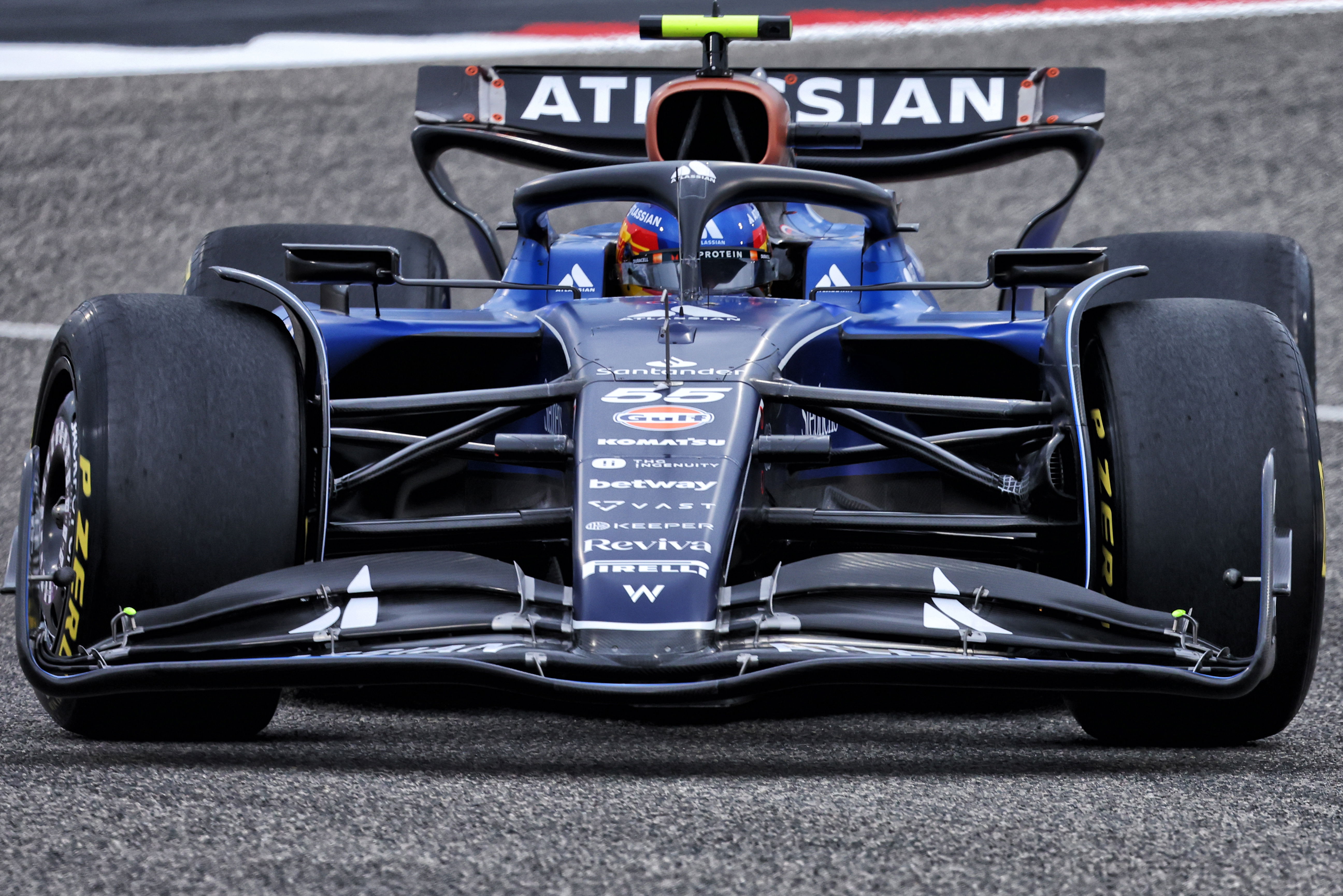 Sainz Bahrain testing